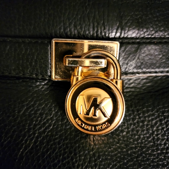 Michael Kors Handbags - Authentic Michael Kors 🔐 Crossbody Bag